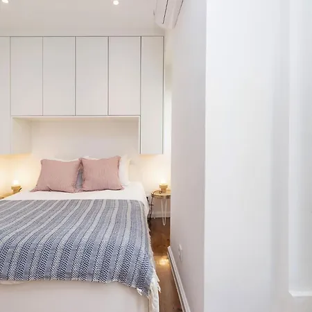 1 Bedroom With Ac Fiber Optic Internet アパート リスボン